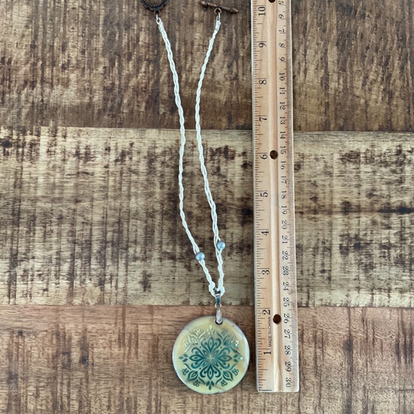 Shell necklace - Picture 2 of 4